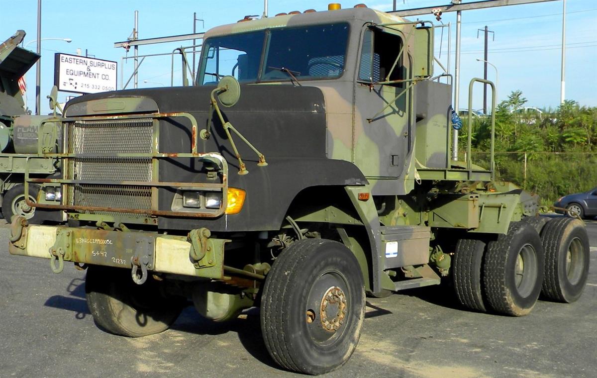 Freightliner M916A1 Light Equipment Transporter
